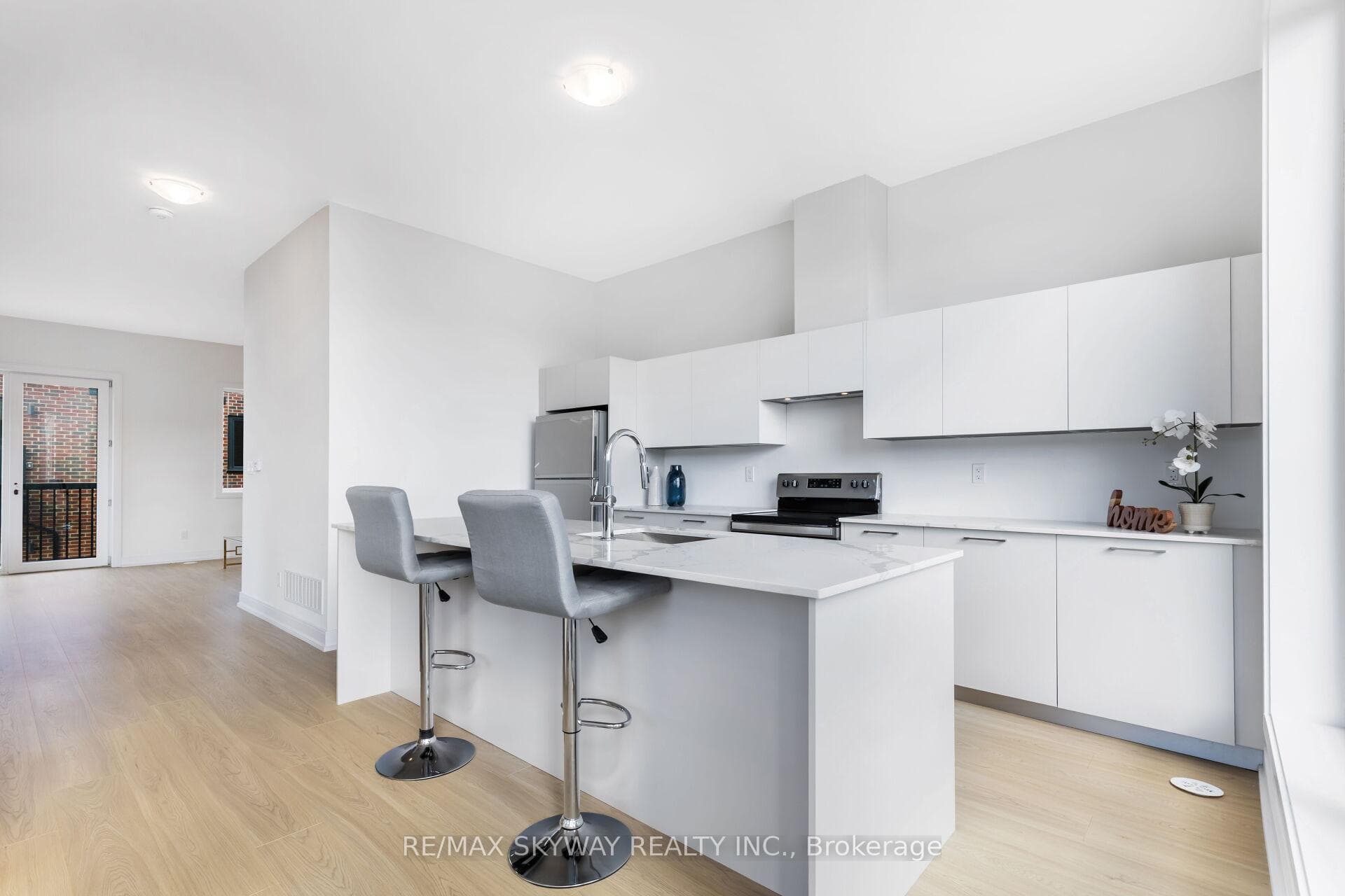7 Taylor Court photo 18
