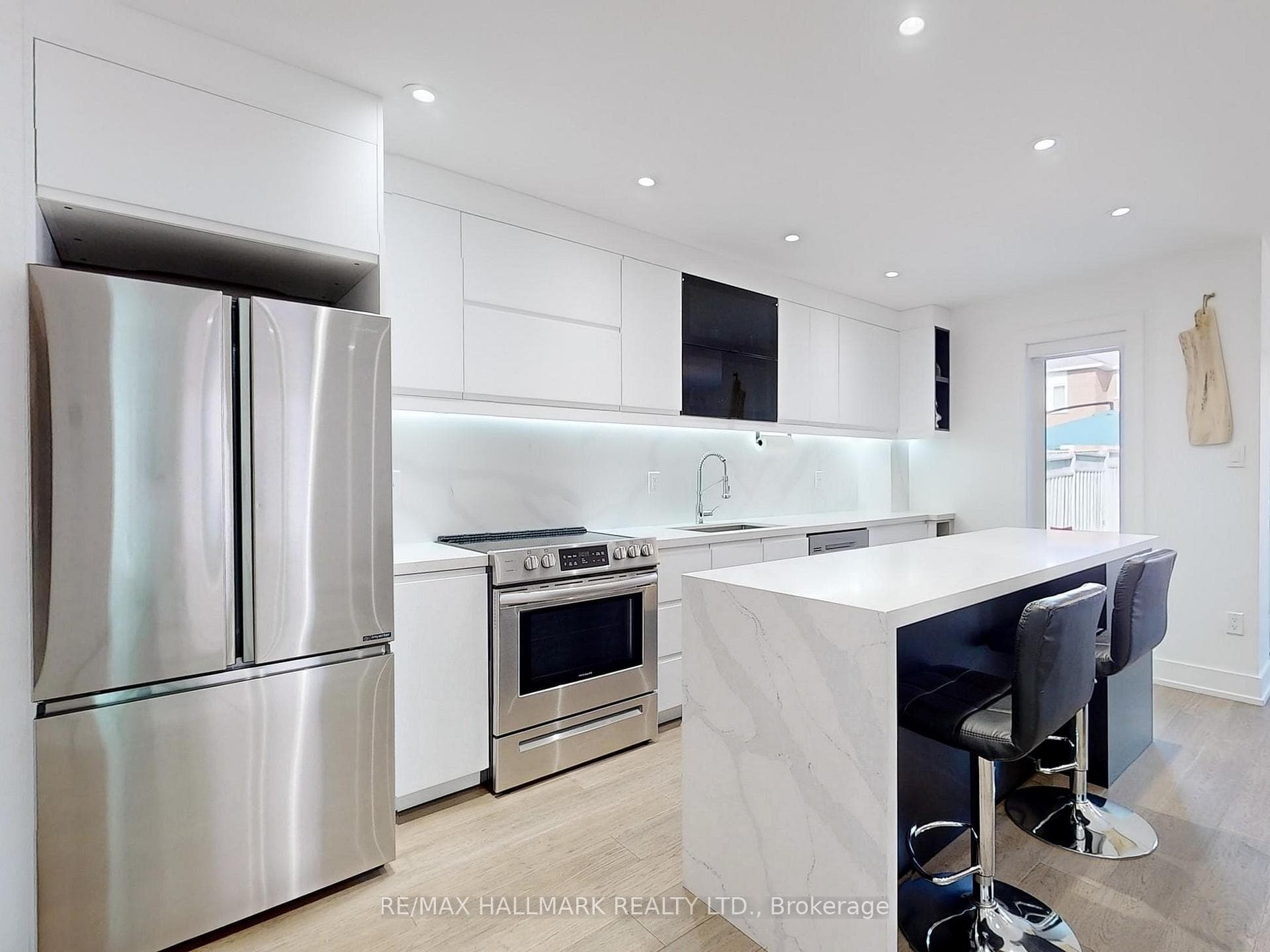 6 Castelli Court photo 5