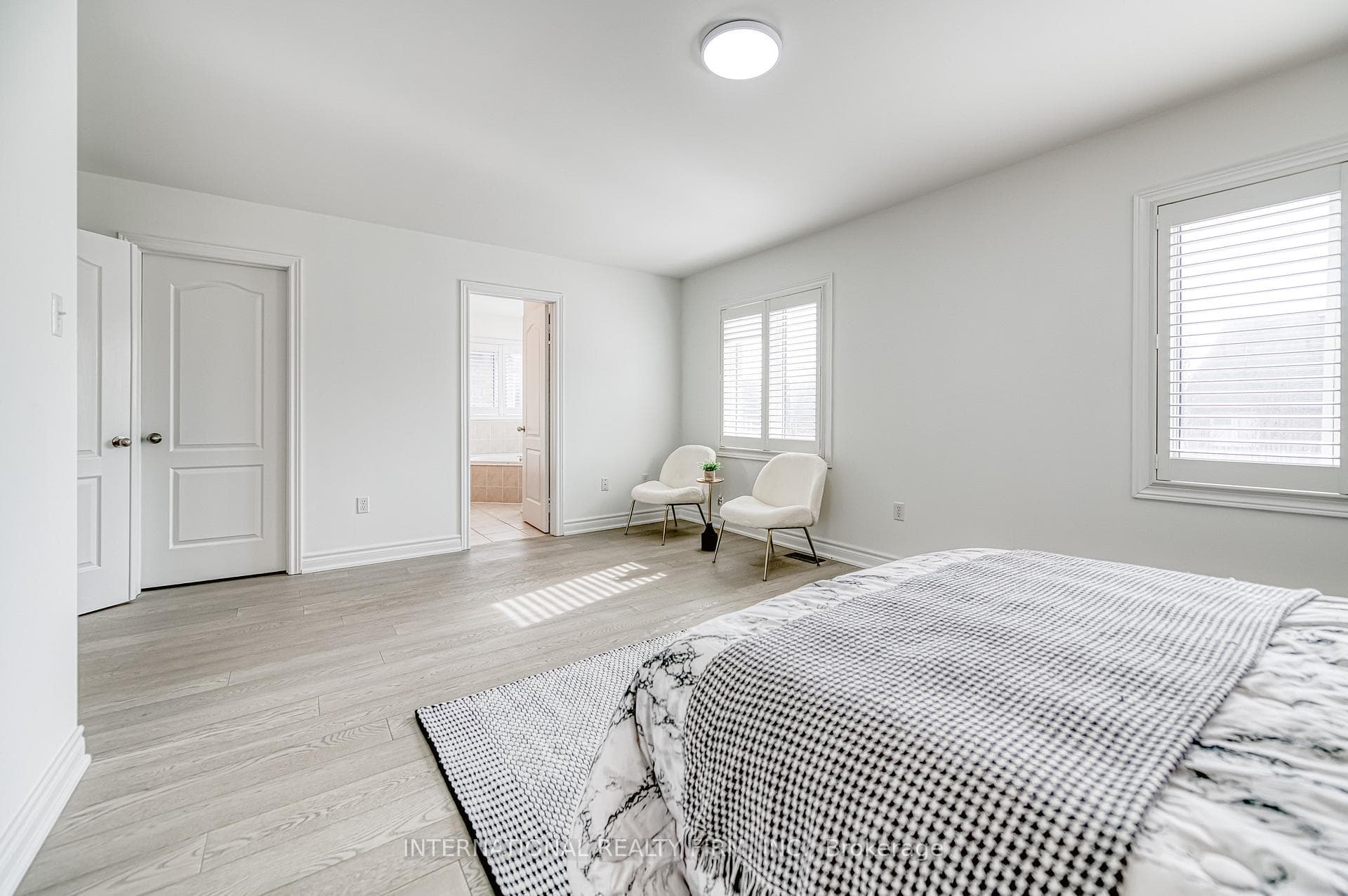 1225 Jezero Crescent photo 26