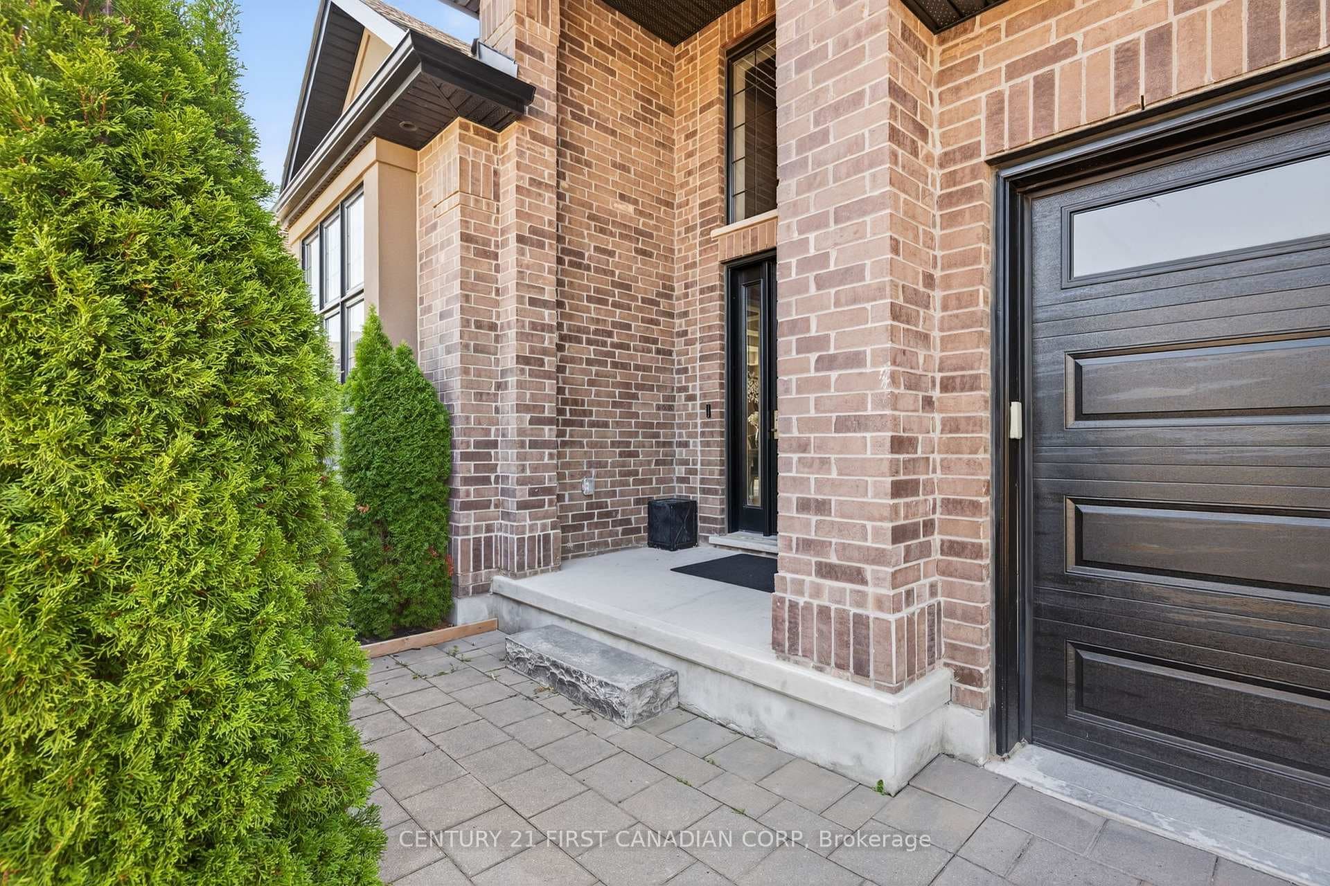 703 Zaifman Circle photo 4
