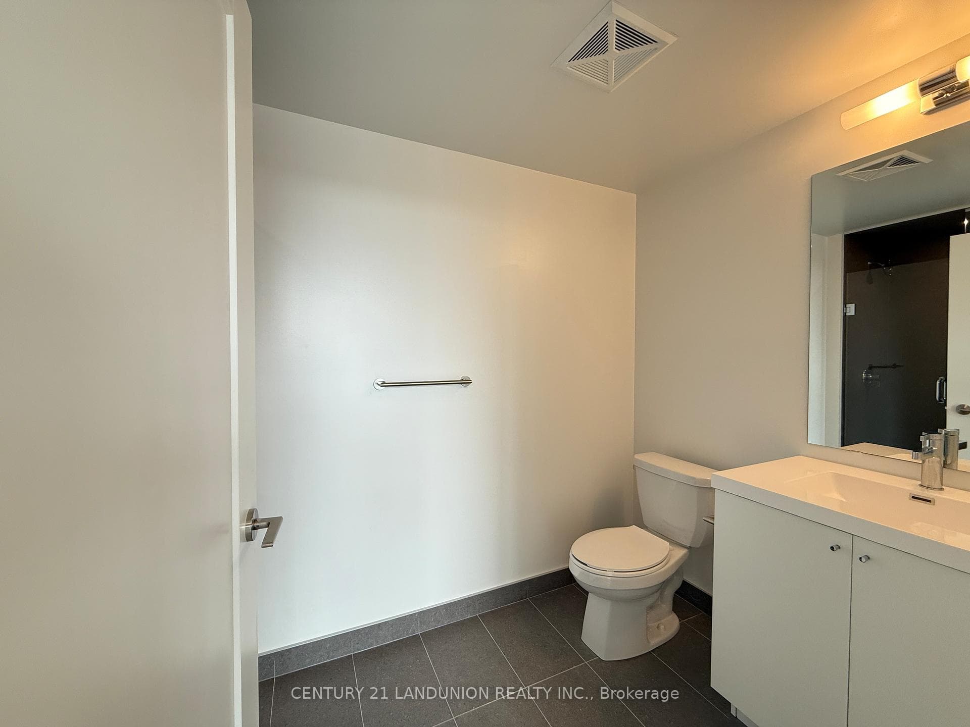 2545 Simcoe Street Unit 712 photo 16