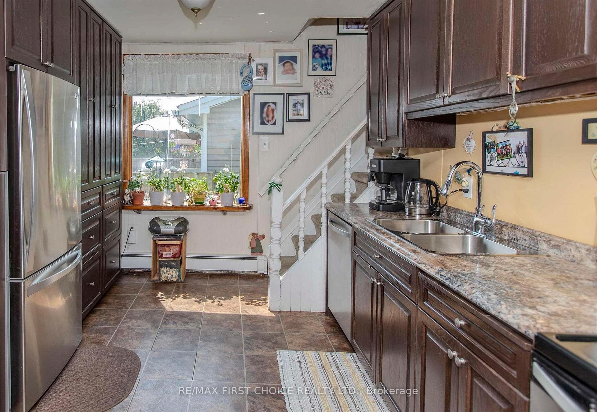 1036 Alexandra Street photo 6