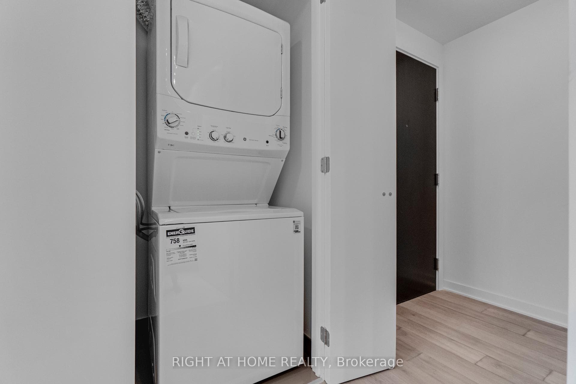 11 Yorkville Avenue Unit 2113 photo 19