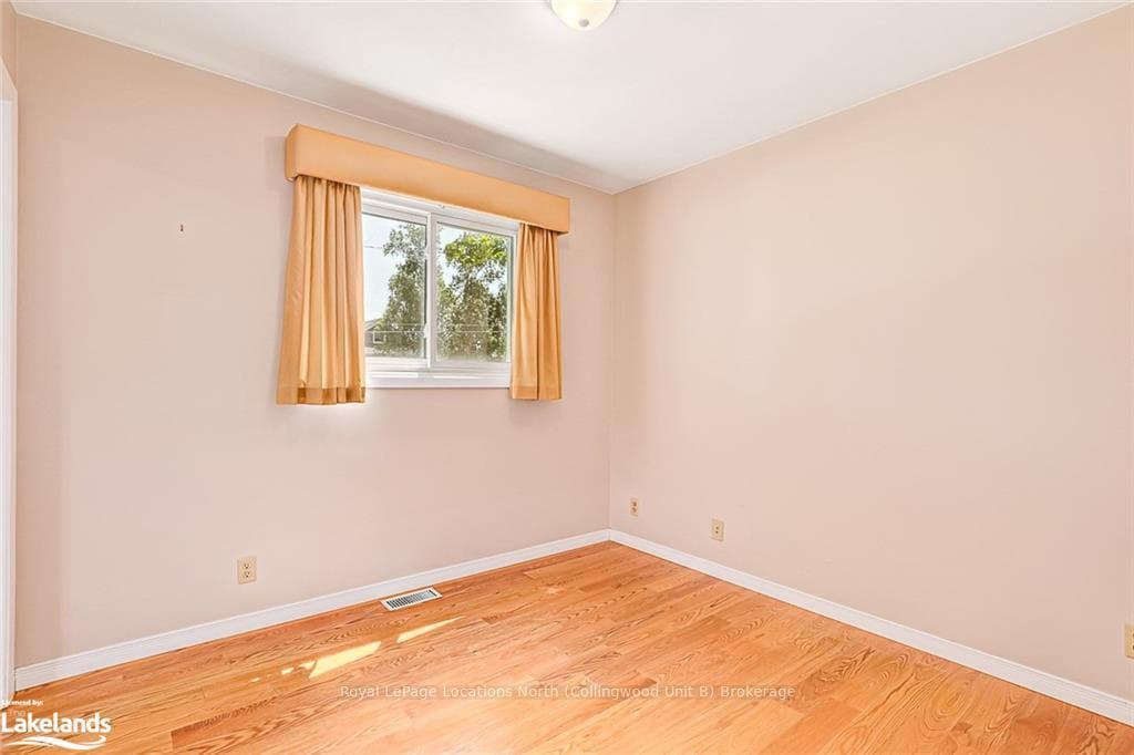 217 SIMCOE Street photo 17