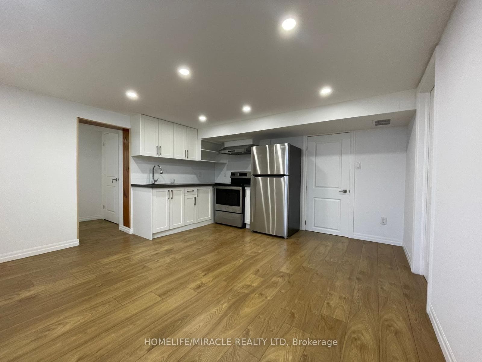 11 Wales Avenue photo 1