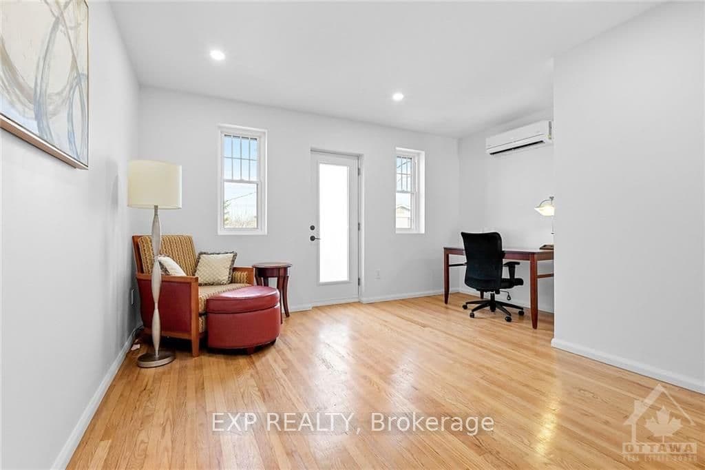 124 CARILLON Street photo 15
