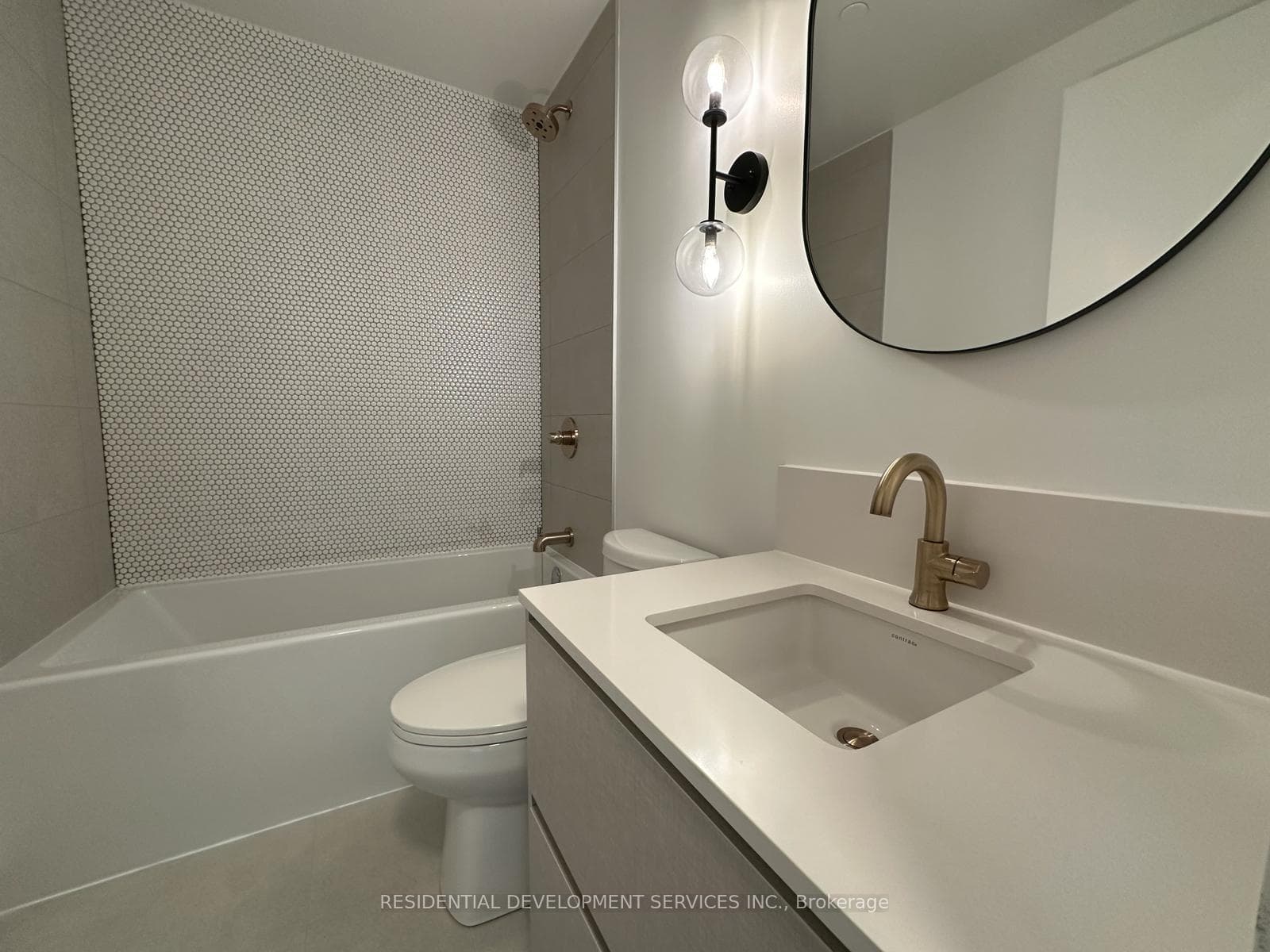 1285 Queen Street Unit 602 photo 11