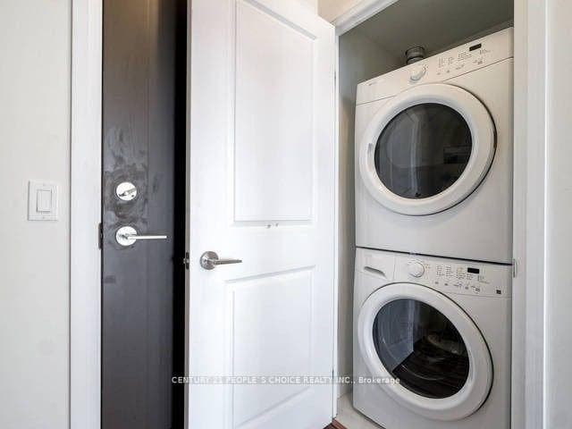 75 Eglinton Avenue Unit 1403 photo 16