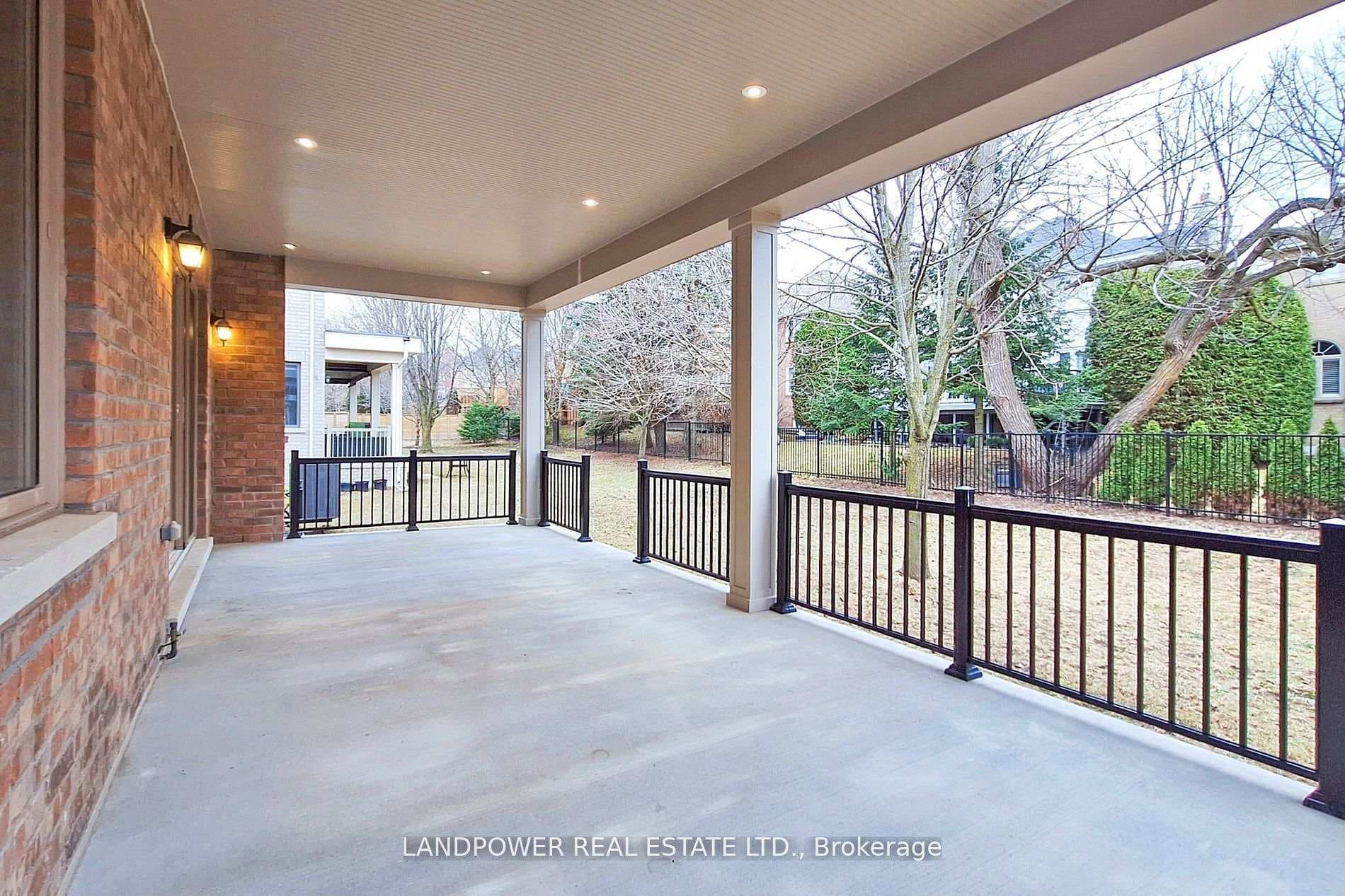 52 Klees Crescent photo 33