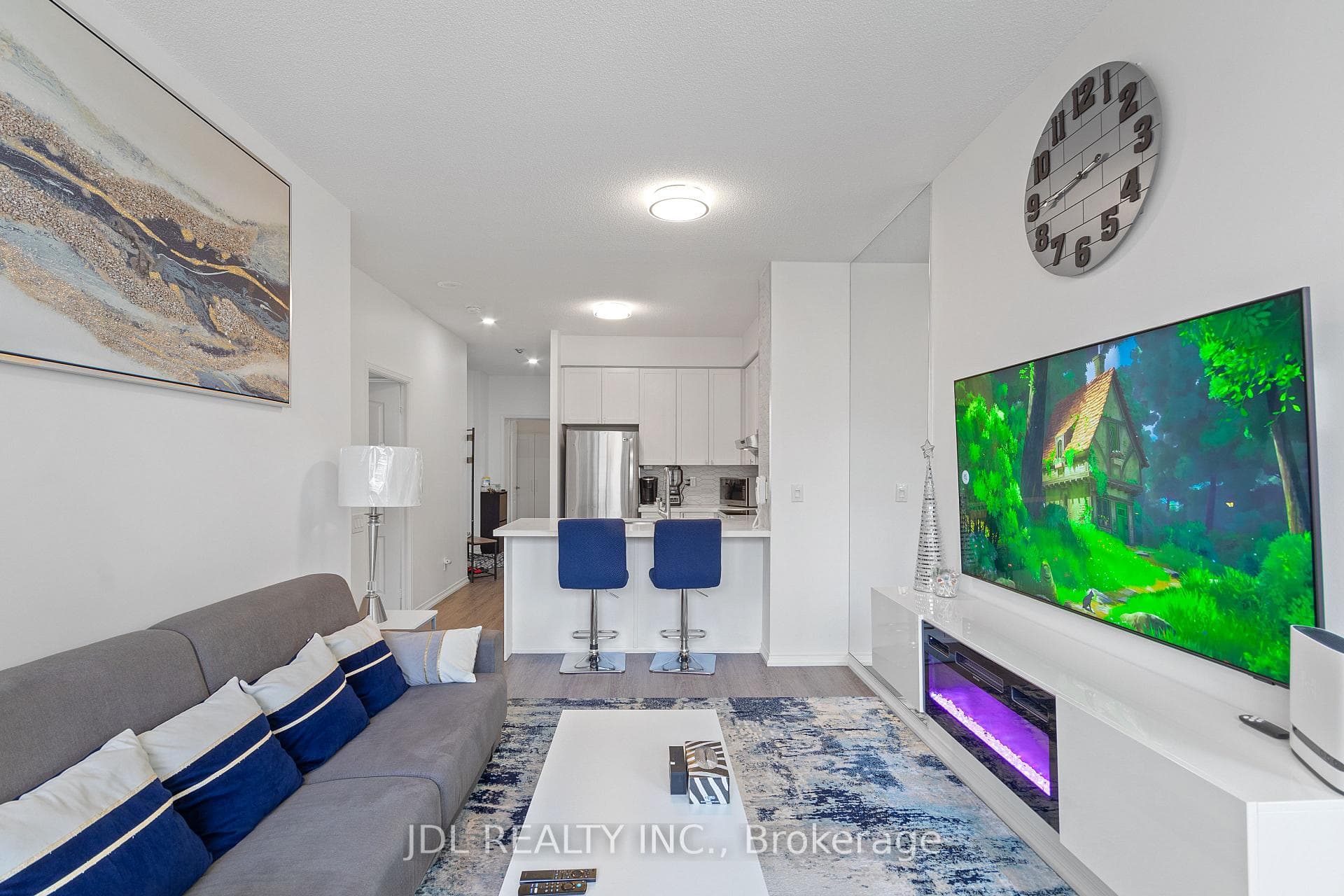 555 Yonge Street Unit 510 photo 2