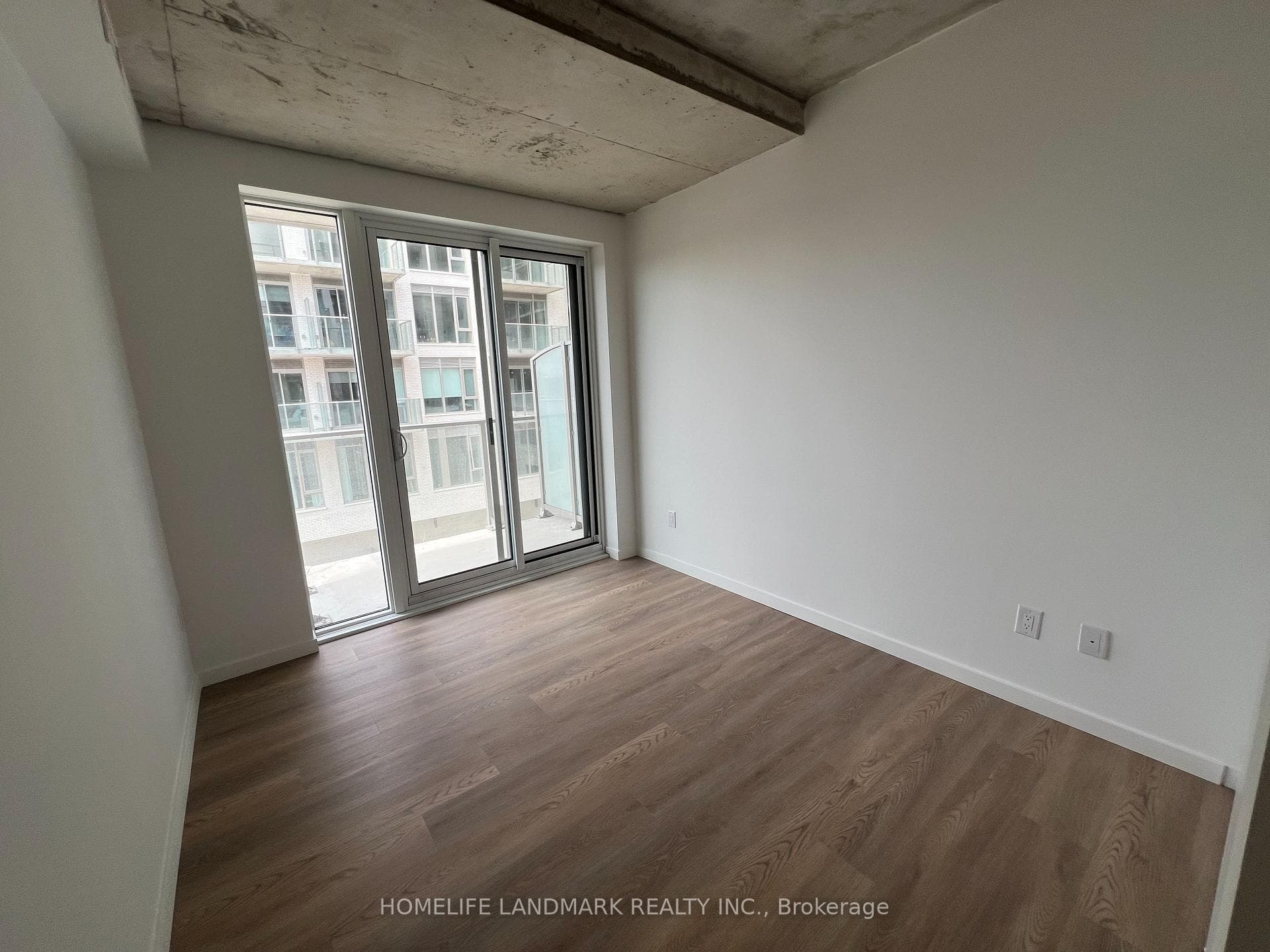 689 The Queensway Drive Unit 328 photo 9