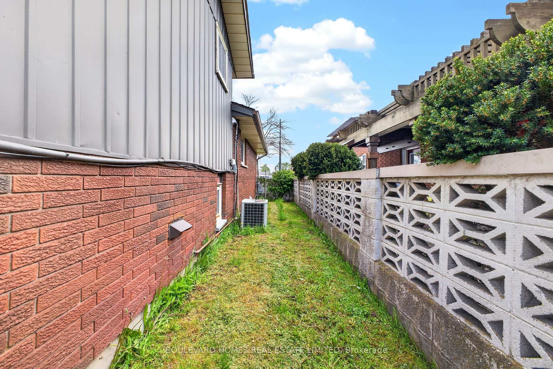 66 Watt Avenue photo 10