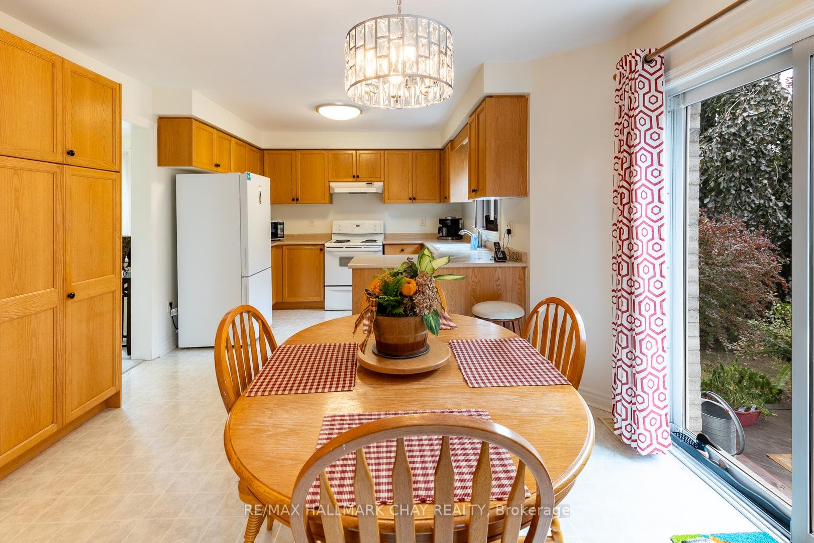 56 Stoneybrook Crescent photo 9