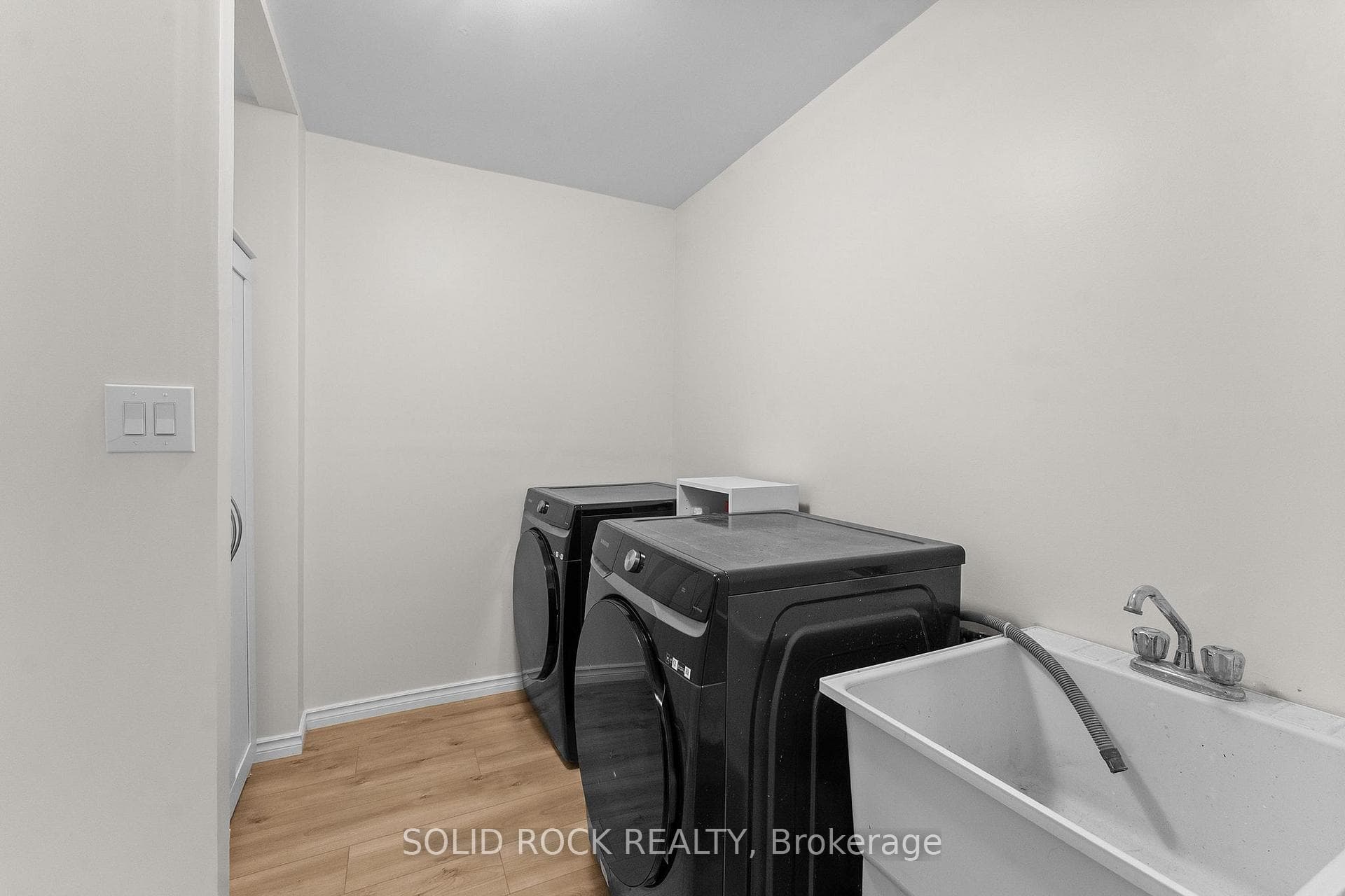 708 Mckenzie Avenue photo 21