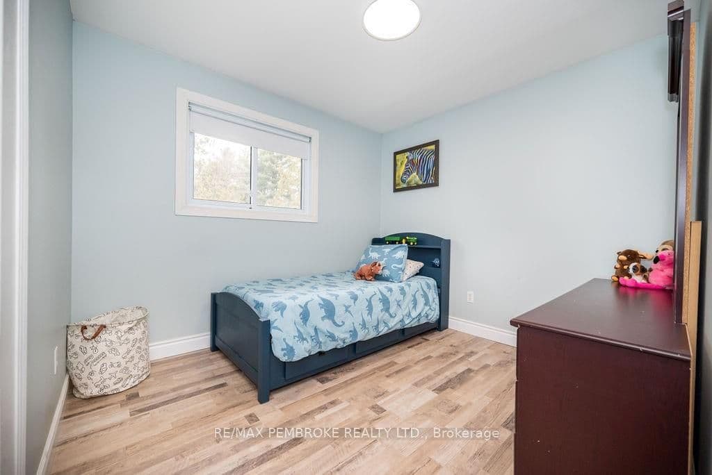 36 SUNSET Crescent photo 17