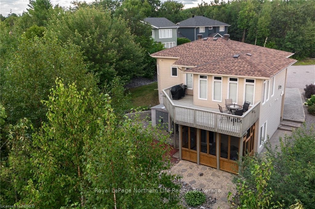 5 PLEASANTVIEW Place photo 4