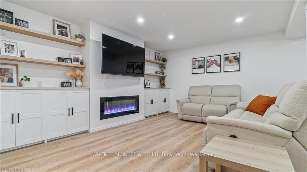 Luxurious family room