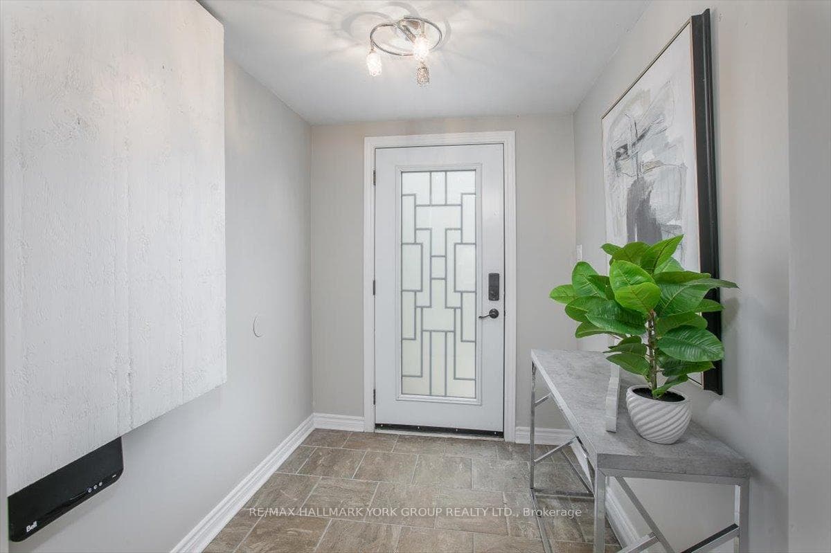 21 Lakeshore Road photo 6
