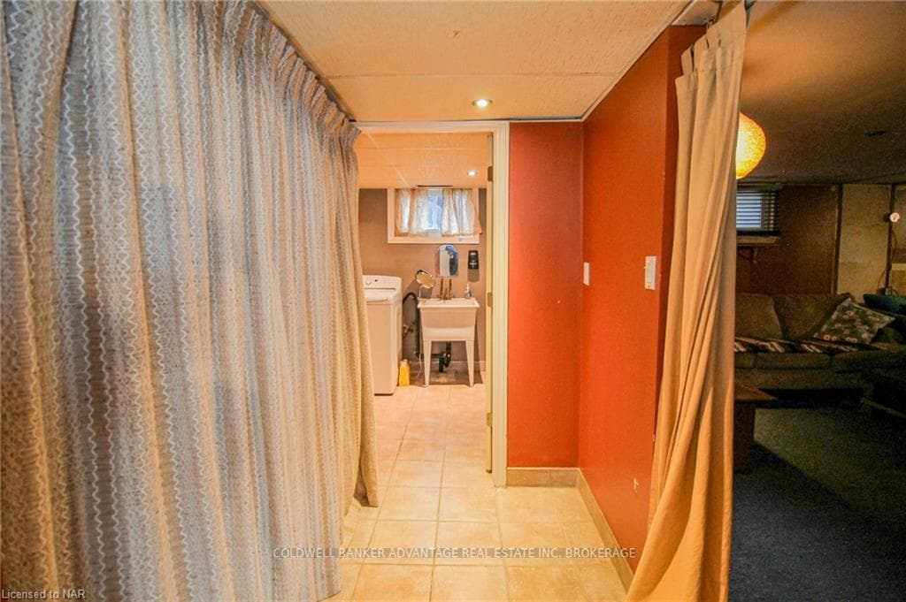 64 WHITE Avenue photo 30