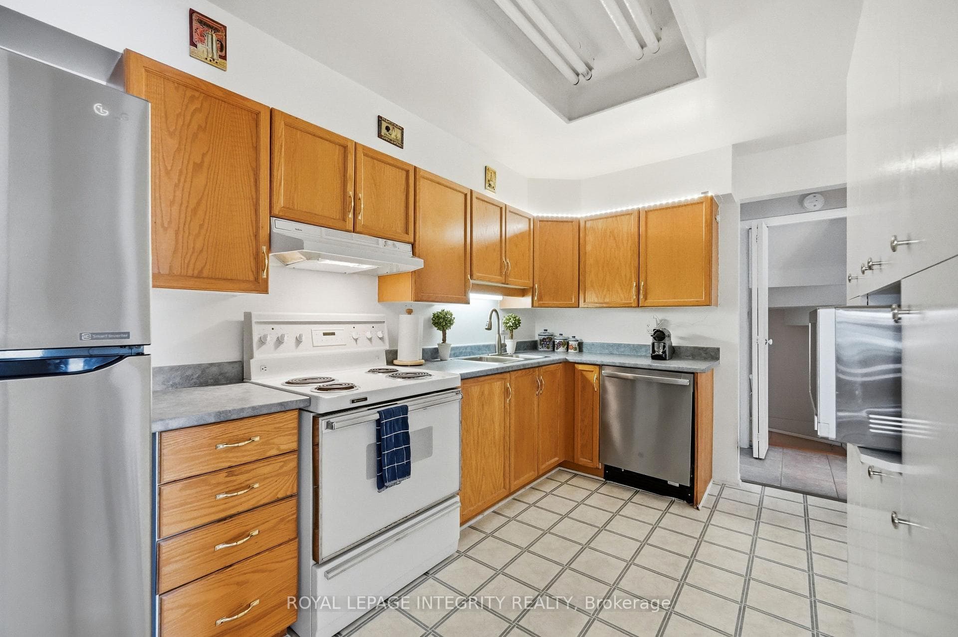 545 Canteval Terrace Unit 110 photo 15