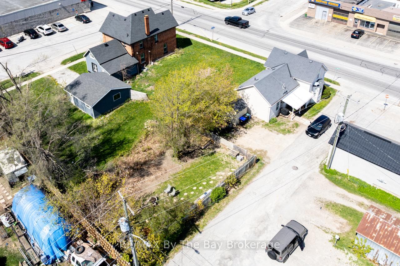 8 Yonge Street photo 28