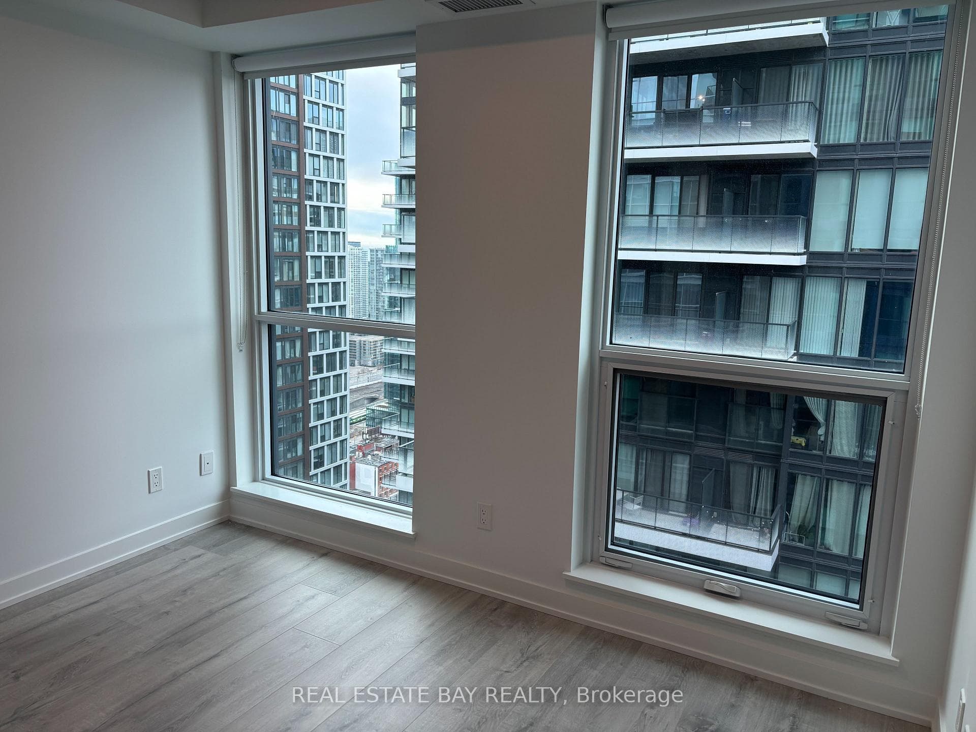 327 King Street Unit 4104 photo 17