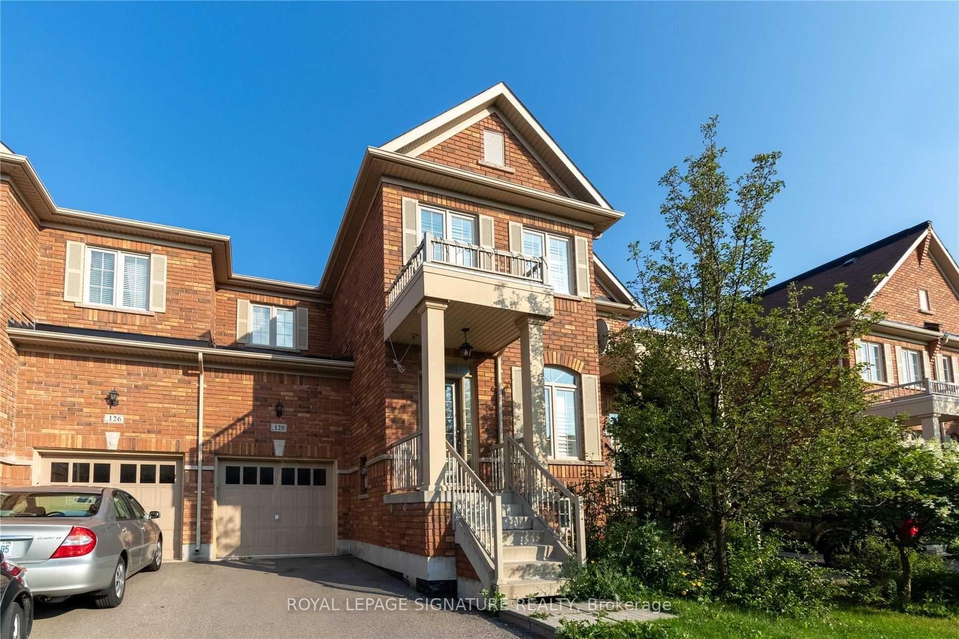 128 Holmes Crescent photo 1
