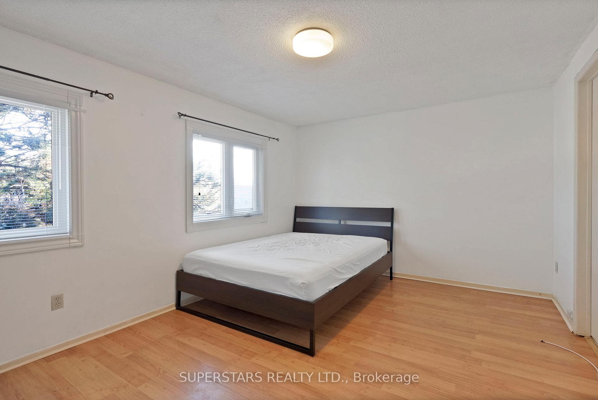 GENEROUS SIZED MASTER BEDROOM