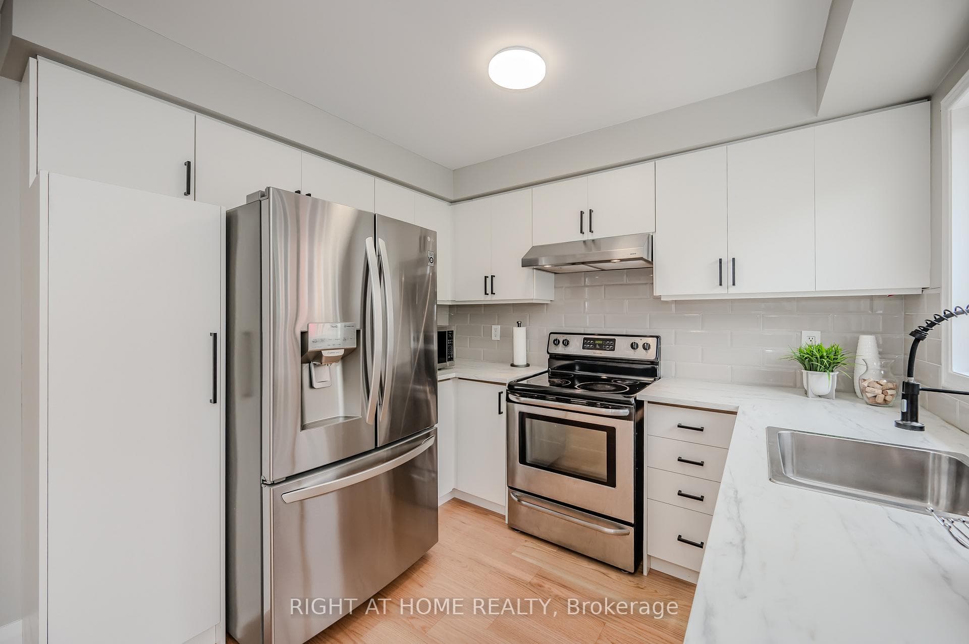 81 Ronan Crescent photo 14