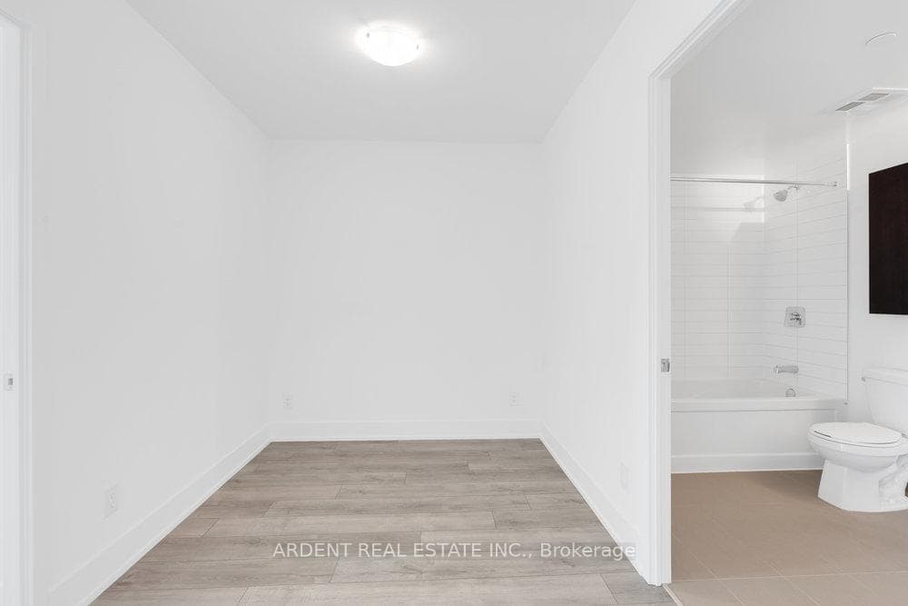 3100 Keele Street Unit 817 photo 11