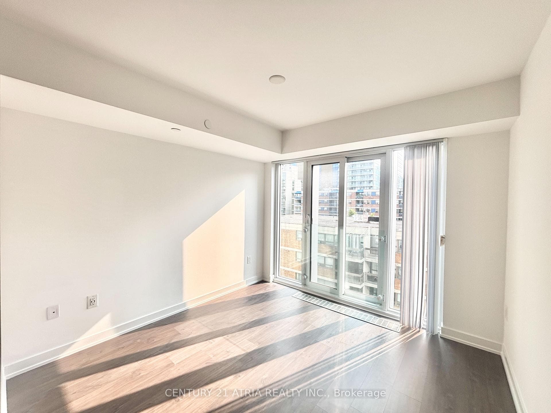 50 McCaul St Street Unit 811 photo 5