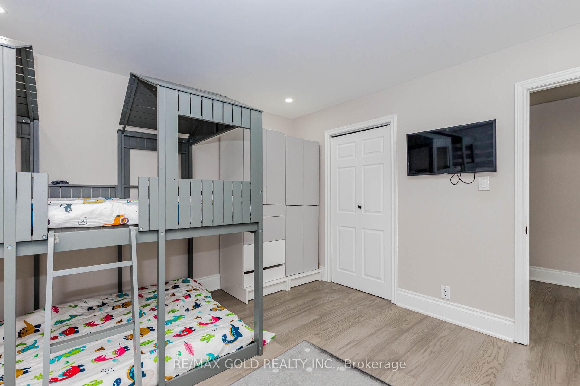 8892 Creditview Road photo 35