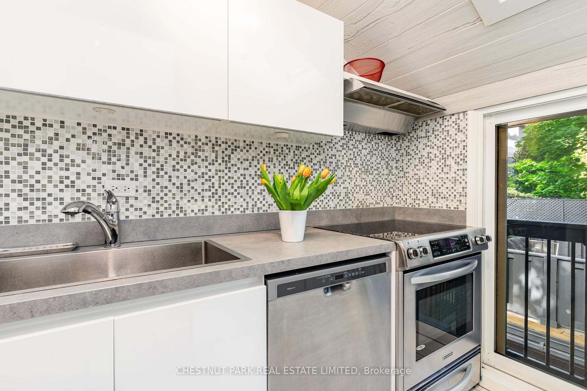 36 Tranby Avenue photo 8