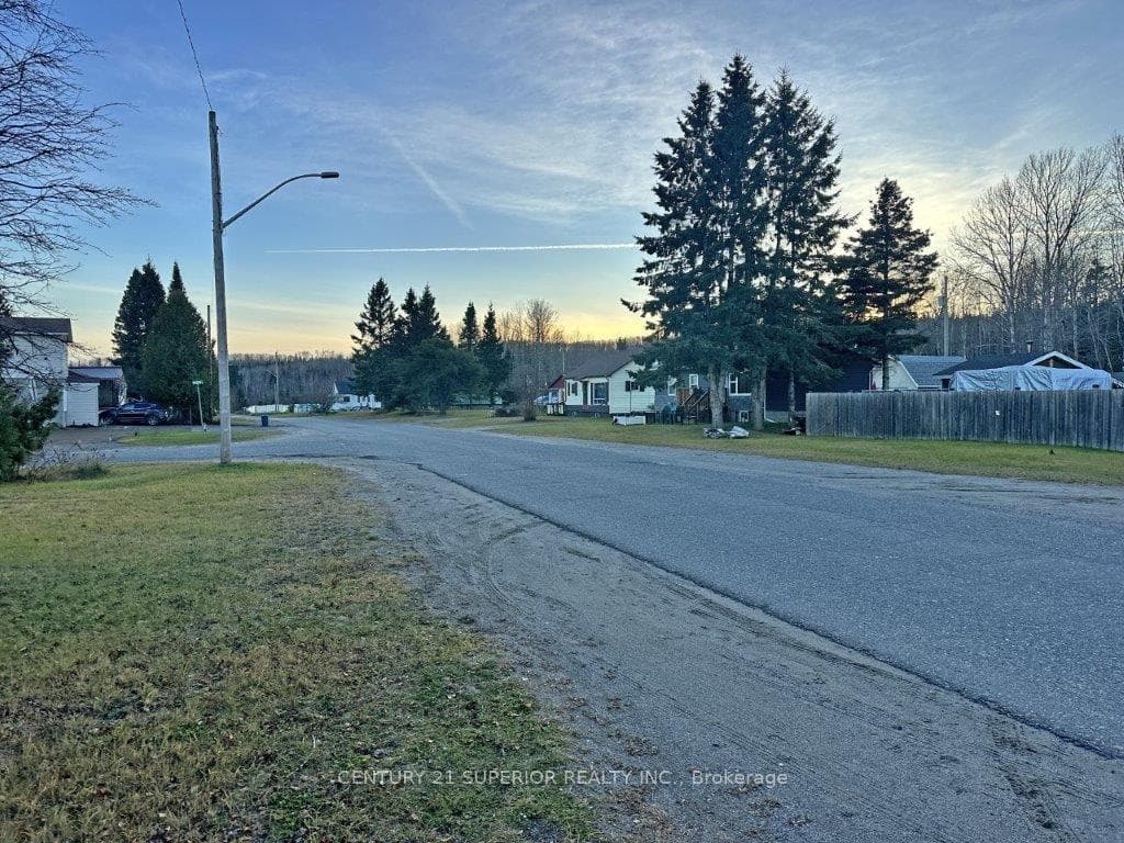 94 Front Street photo 5