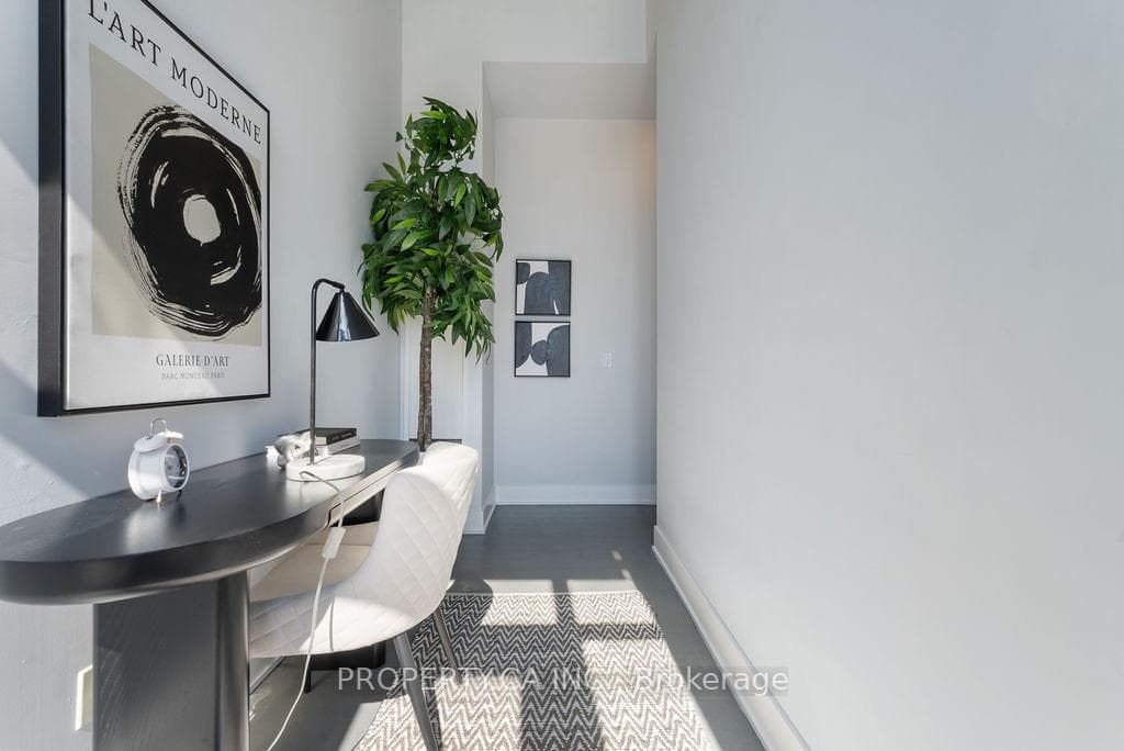 630 Queen Street Unit 810 photo 16