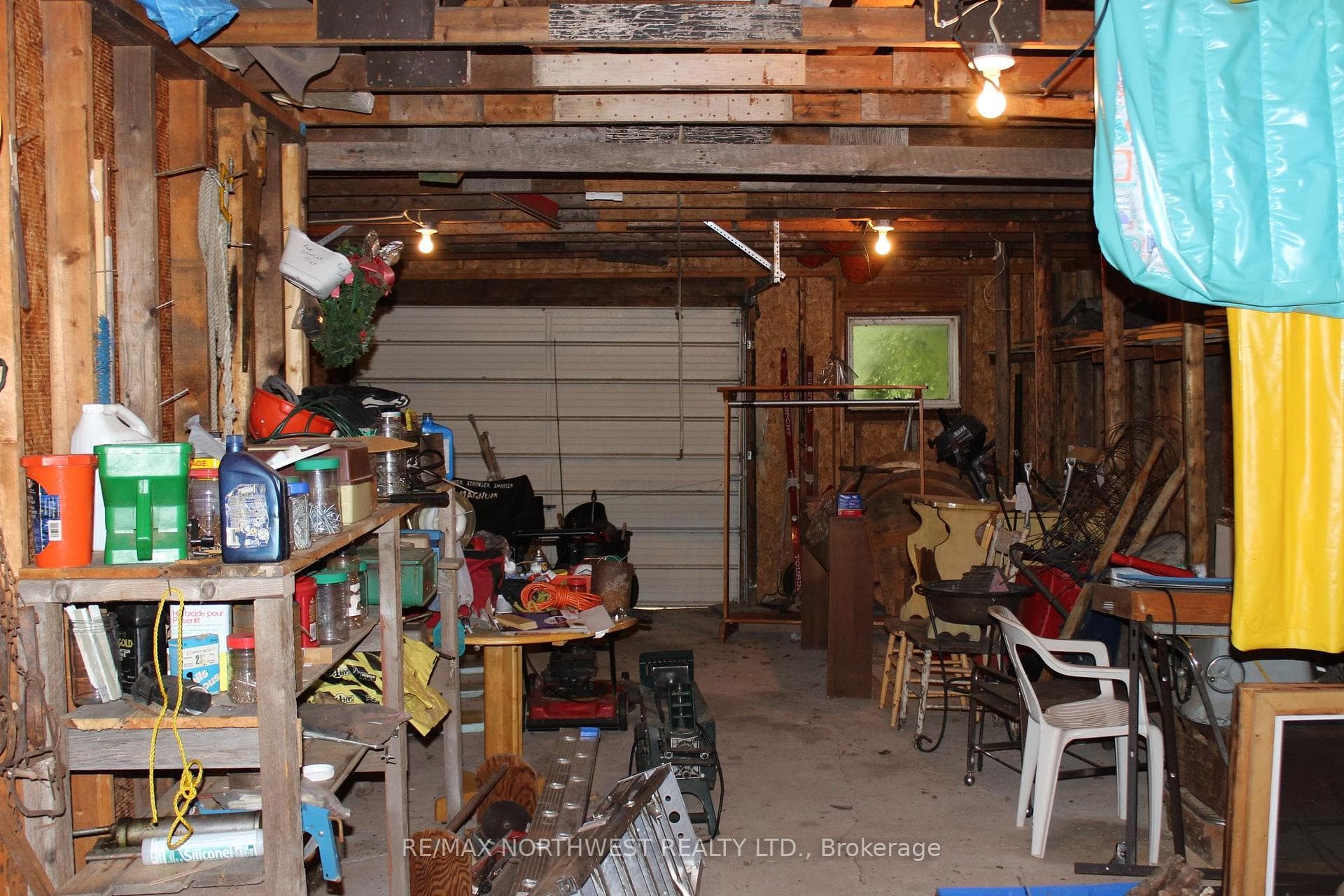 93 STINTZI DR E photo 45