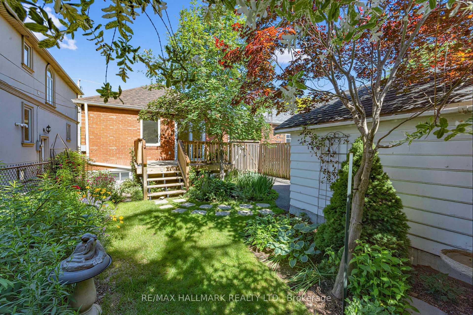 16 Crestland Avenue photo 30