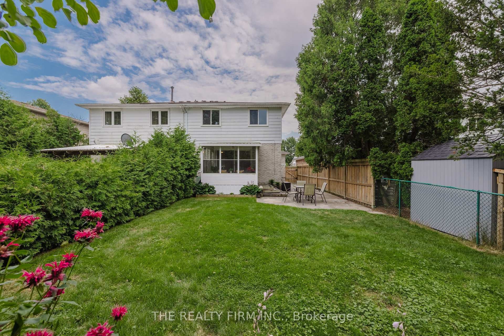 56 Vincent Crescent photo 32