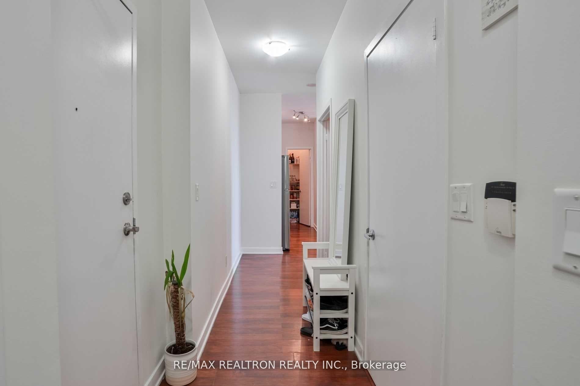 38 Lee Centre Drive Unit PH502 photo 6