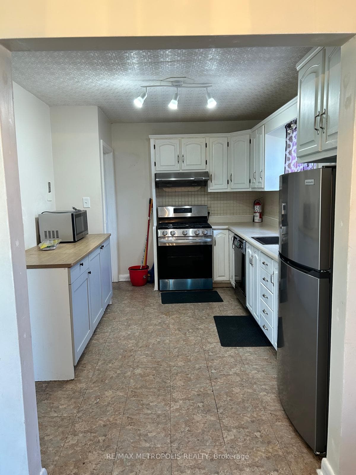 1409 Tremblay Street photo 3