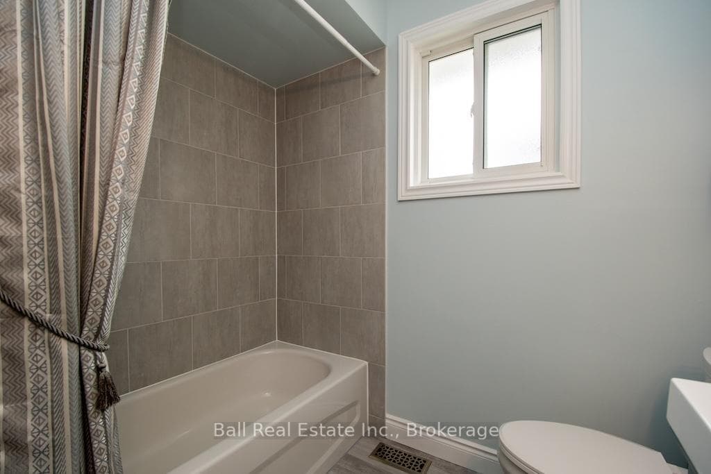 12 Lakefield Court photo 29