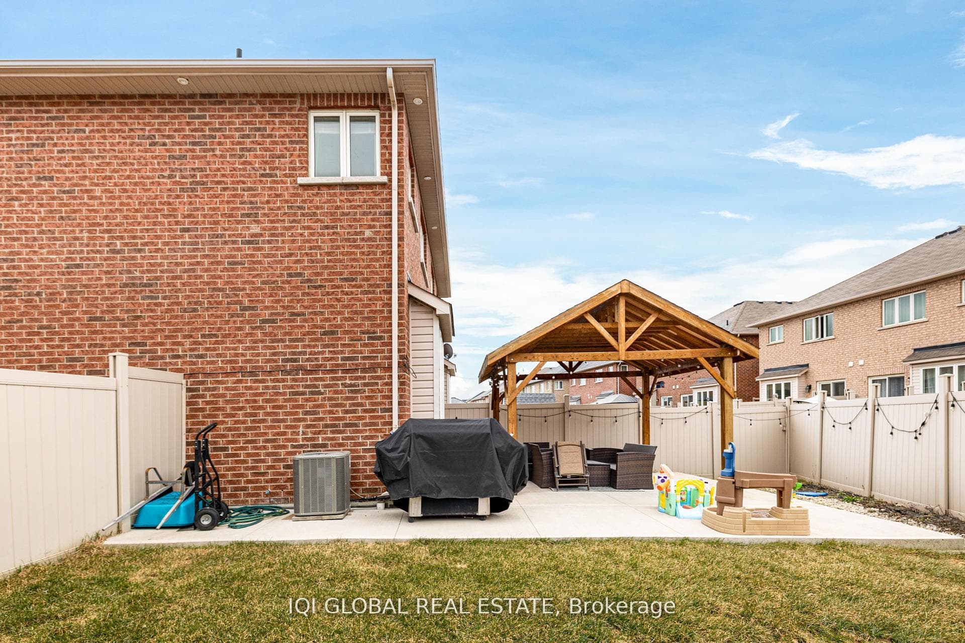 7493 Saint Barbara Boulevard photo 38