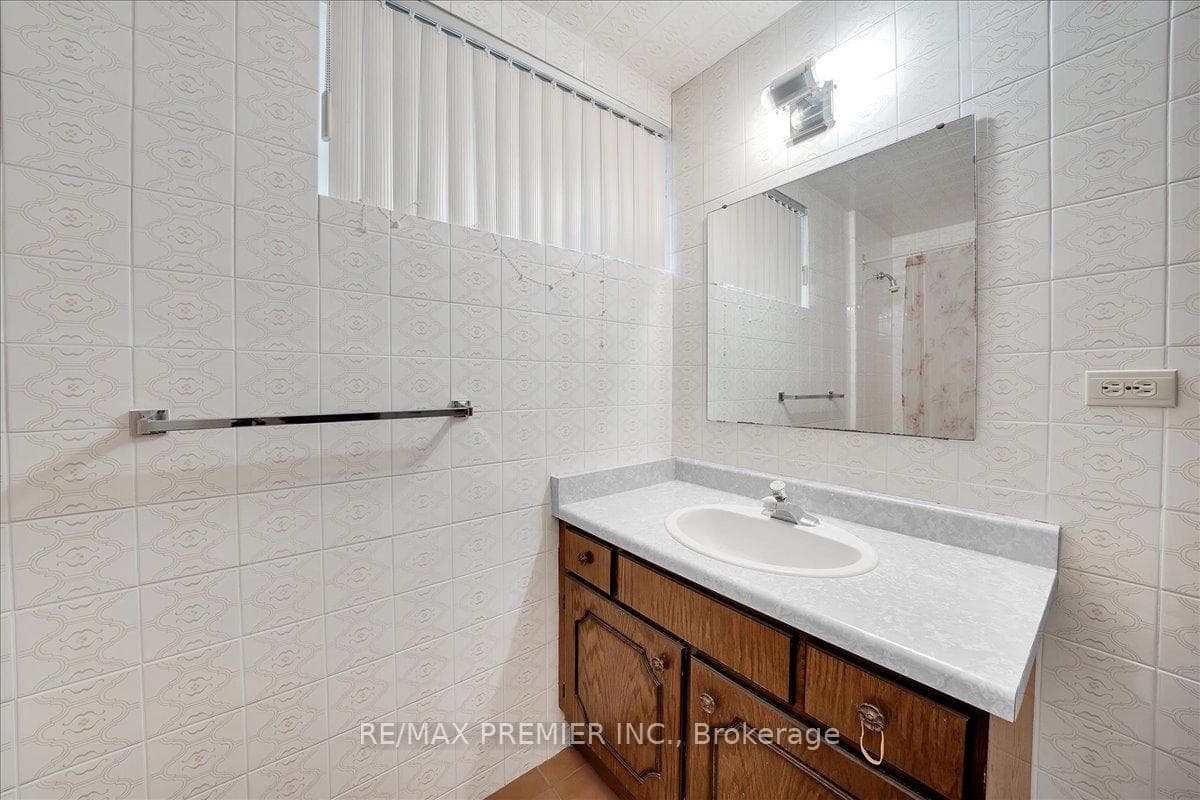 100 Hallsport Crescent photo 45