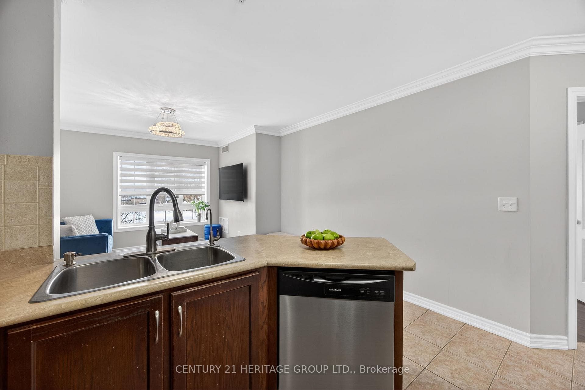 112 Simcoe Road Unit 214 photo 20