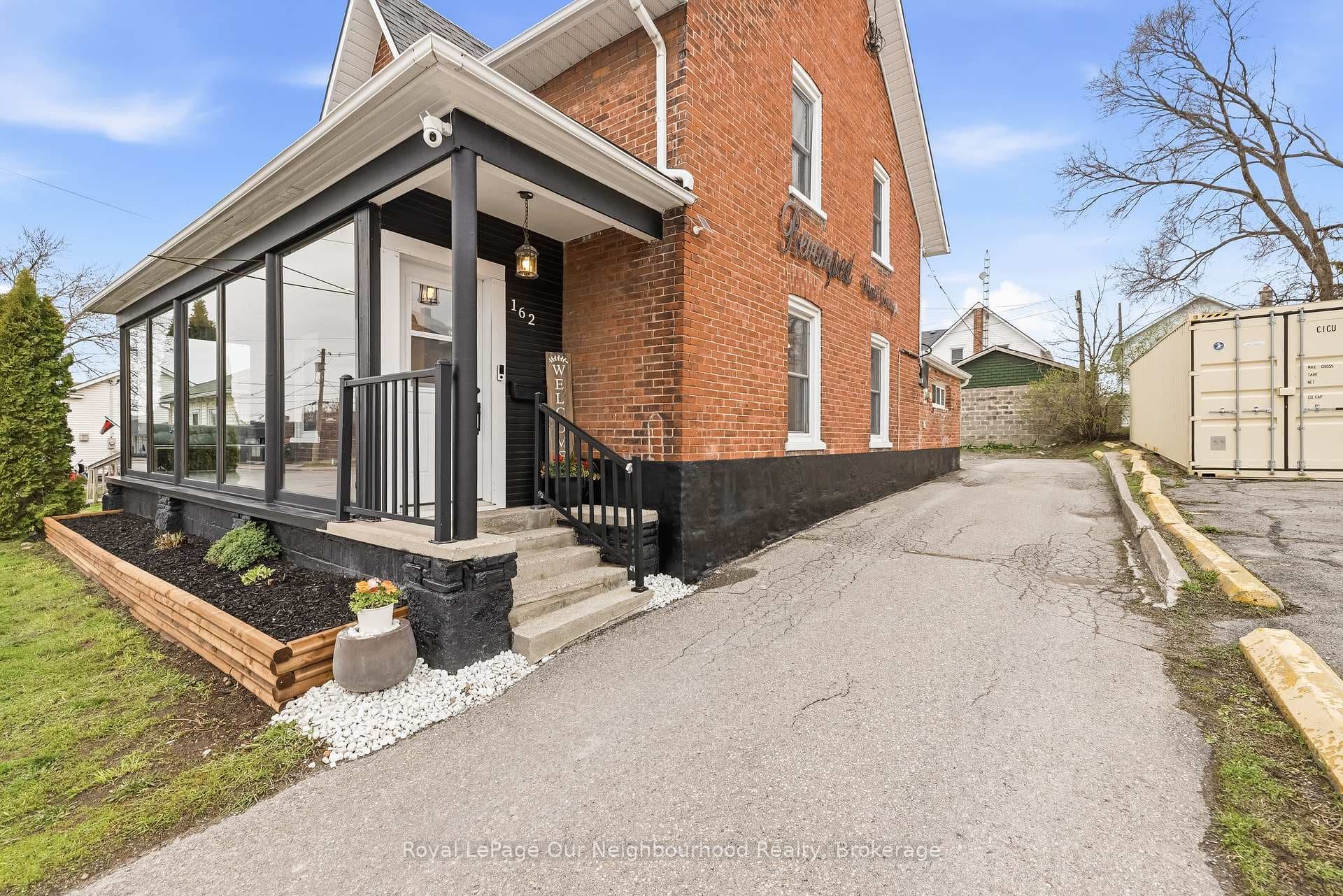 162 Dundas Street photo 2