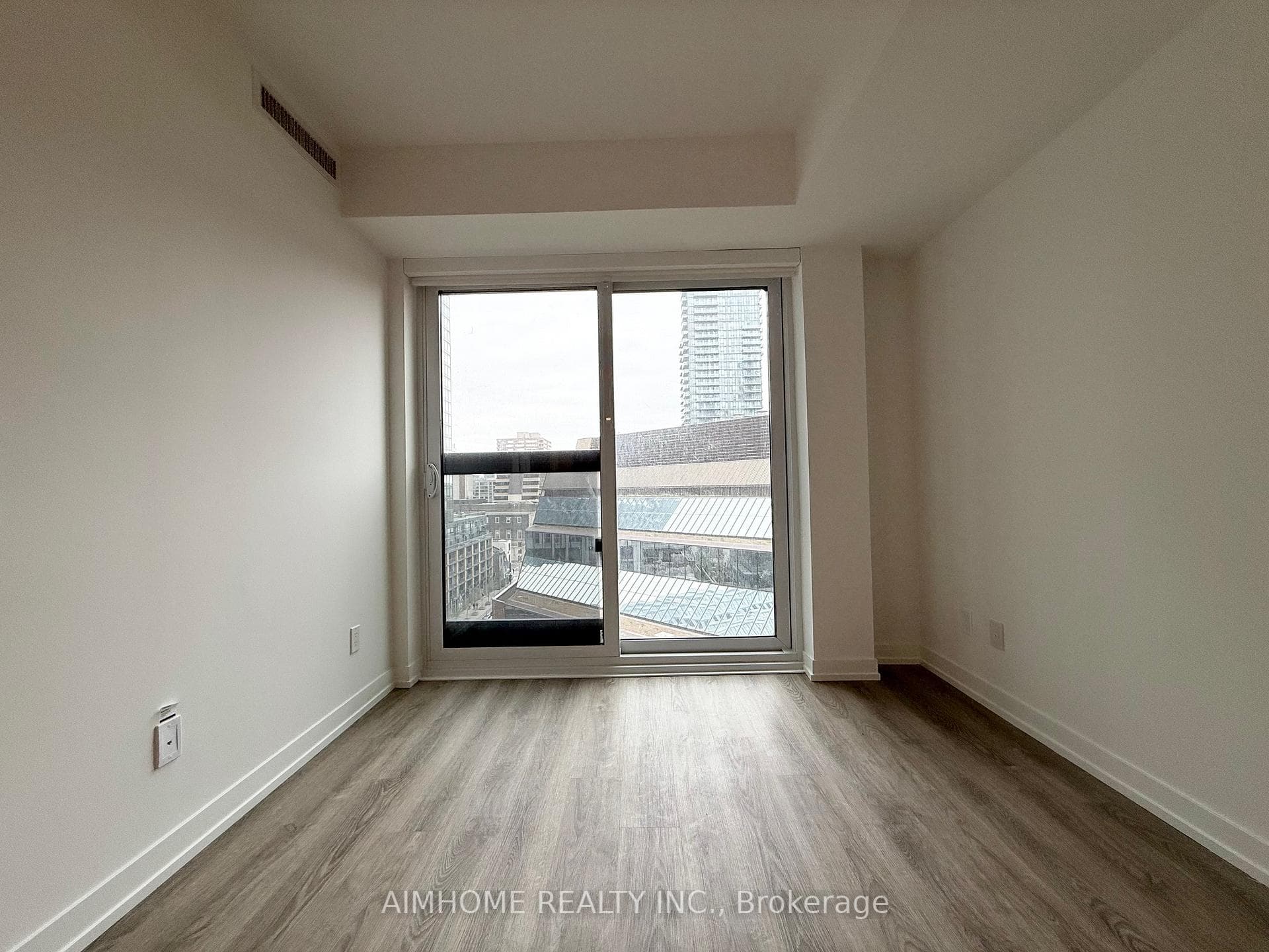 771 Yonge Street Unit 1005 photo 10