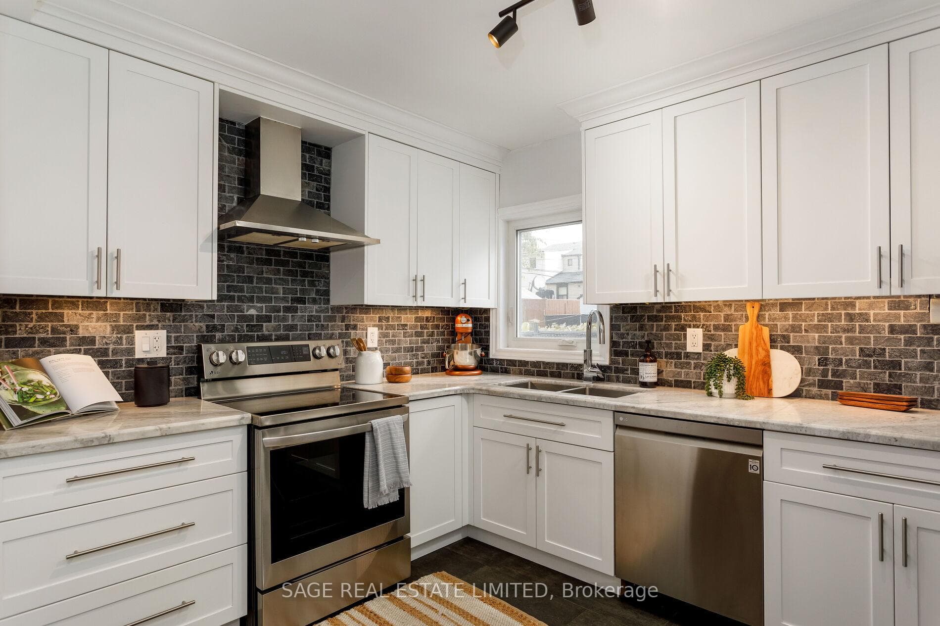 573 Sammon Avenue photo 12
