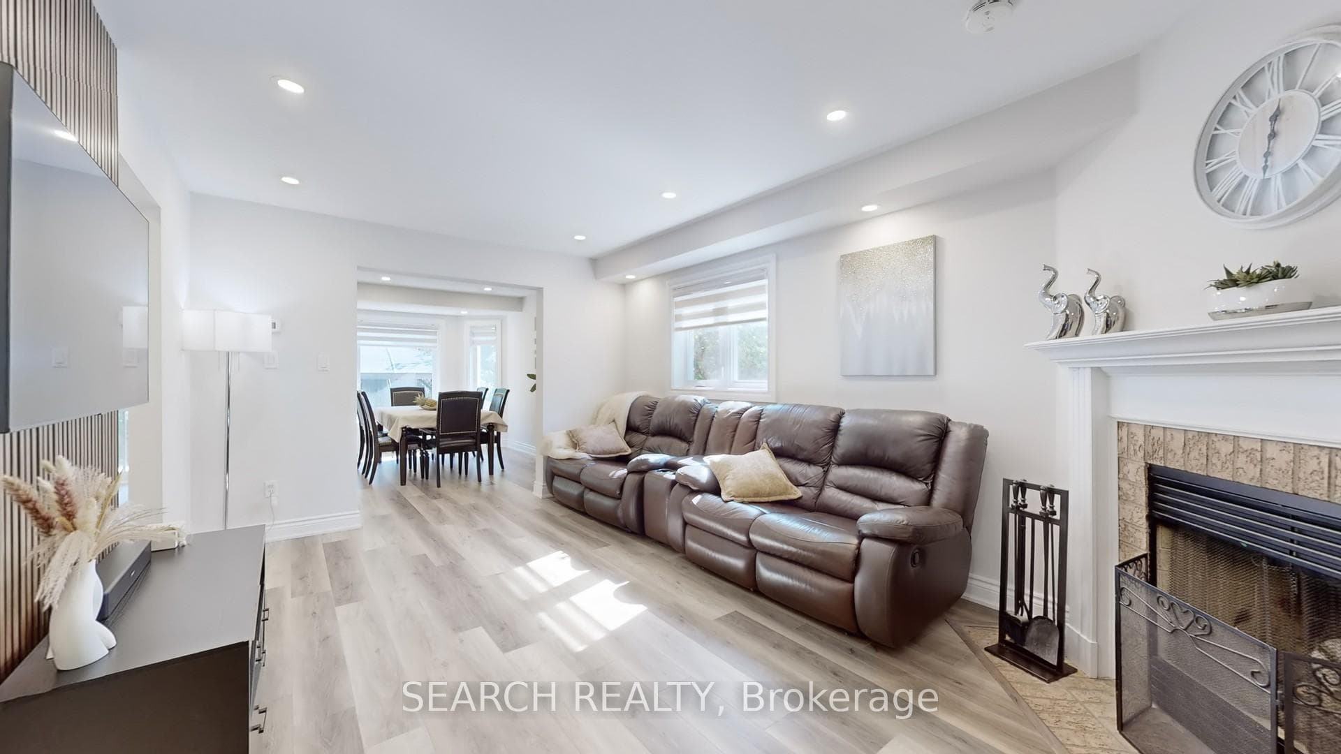 1075 Corrie Street photo 11