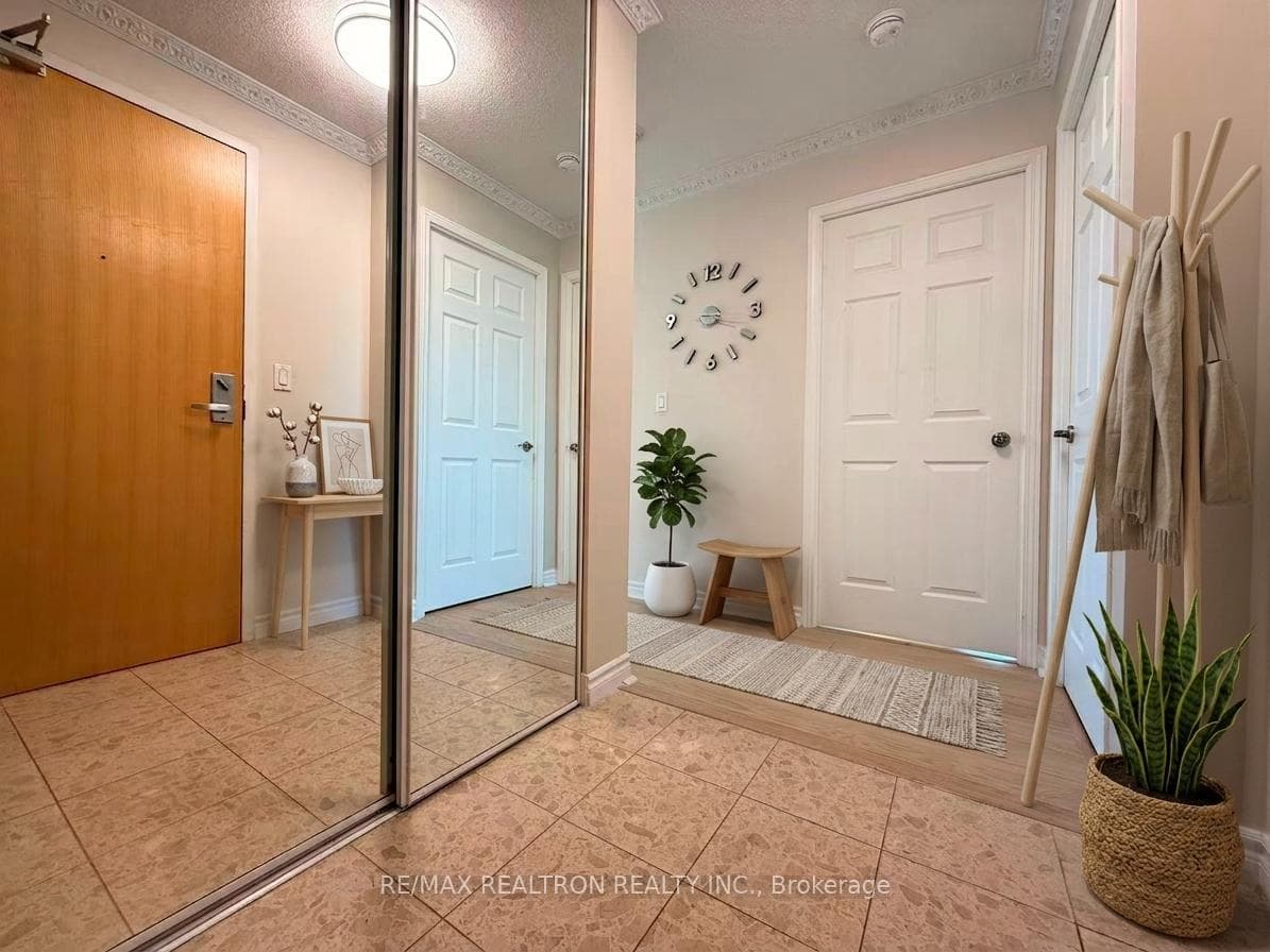 68 Grangeway Avenue Unit 1010 photo 2