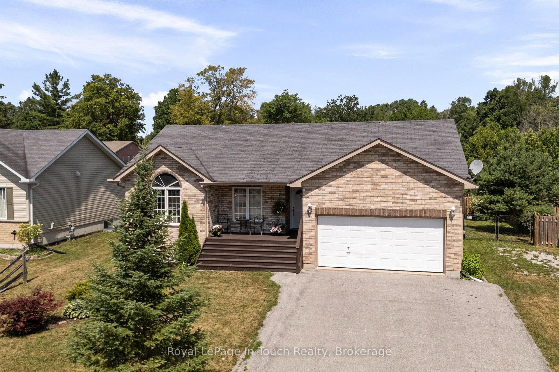 66 Donlands Court photo 32